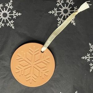 NWOT - doTERRA TERRA COTTA Snowflake Diffuser Ornament LIMITED EDITION